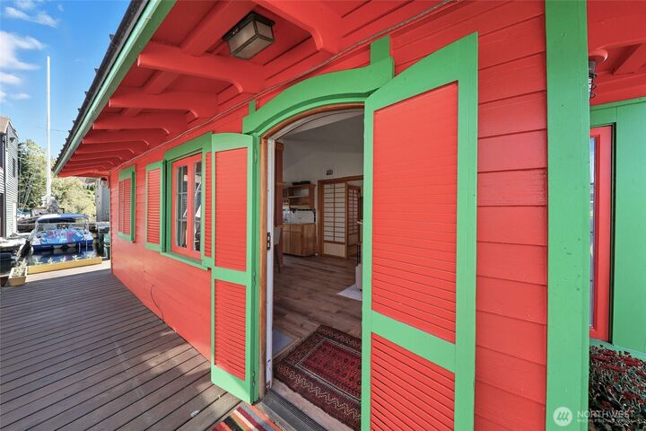 2727  Fairview Avenue E 18  Seattle WA 98102 photo