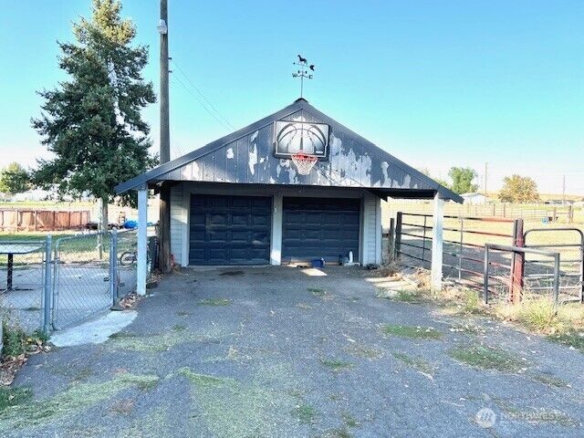 Property Photo:  2368  Heritage Road  WA 99362 