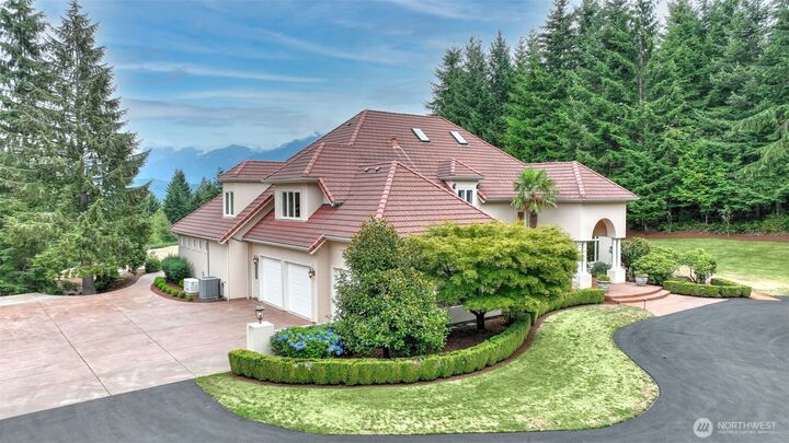 Property Photo: 15622 Uplands Way SE WA 98045