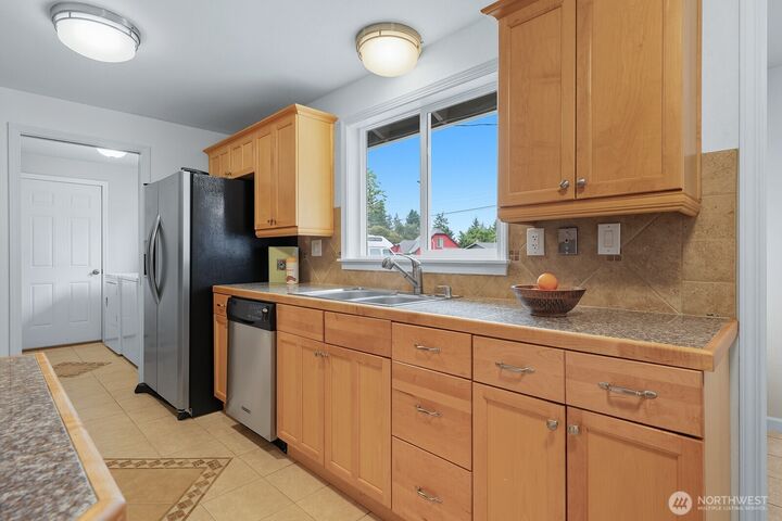 Property Photo: 7329 NE 145th Place WA 98028