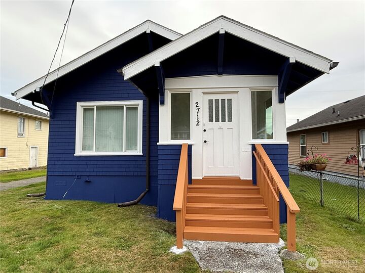 Property Photo:  2712  Cherry Street  WA 98550 