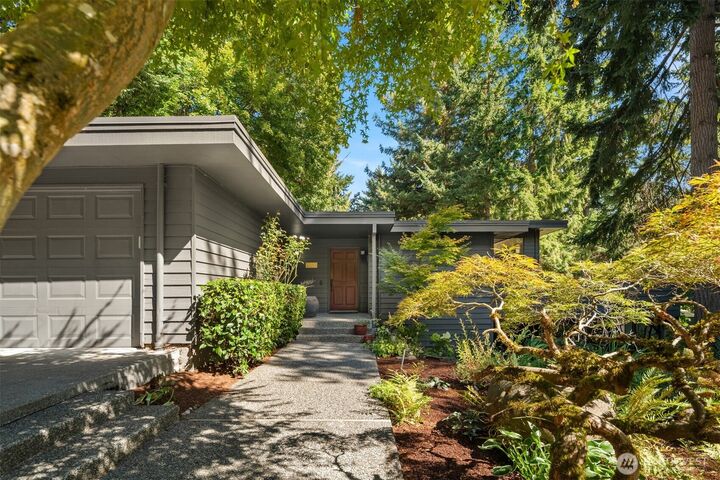 Property Photo: 6920 94th Avenue SE WA 98040