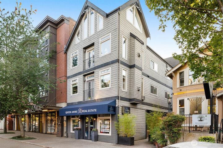 Property Photo:  1823  Queen Anne Avenue N 202  WA 98109 