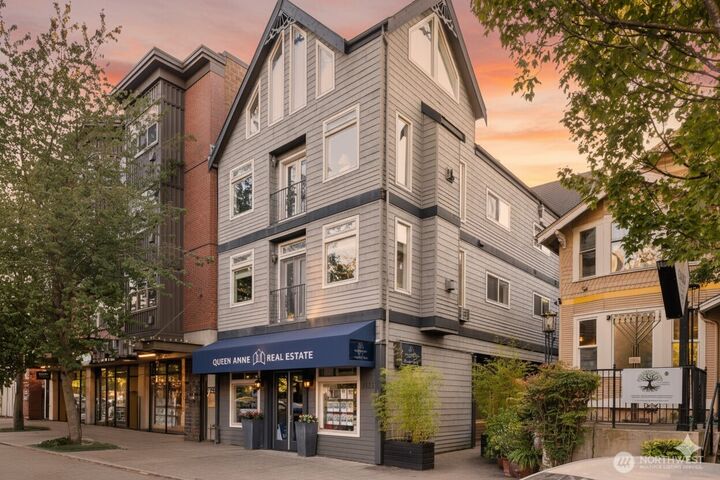Property Photo:  1823  Queen Anne Avenue N 202  WA 98109 