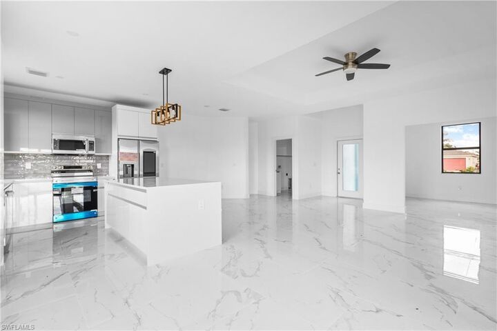 Property Photo:  1806 NE 21st Place  FL 33909 