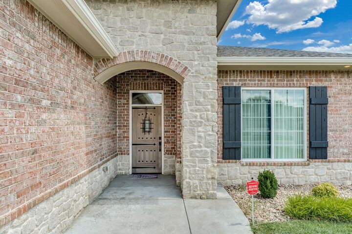 Property Photo:  730 N Firefly St  KS 67235 