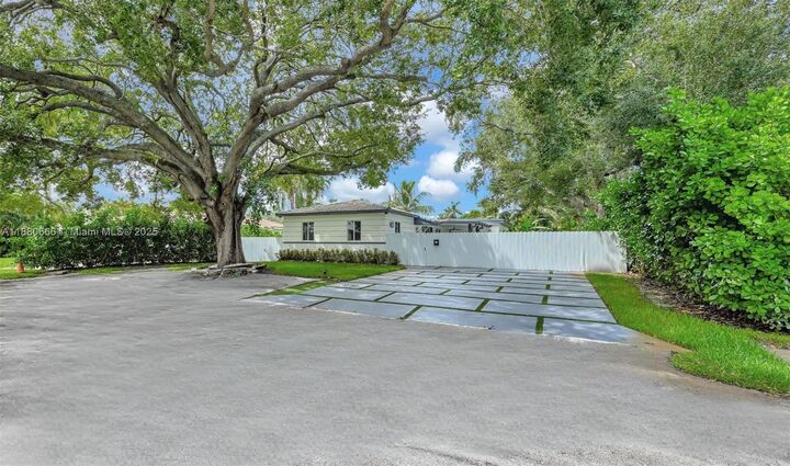 11102 NE 9th Ct  Biscayne Park FL 33161 photo