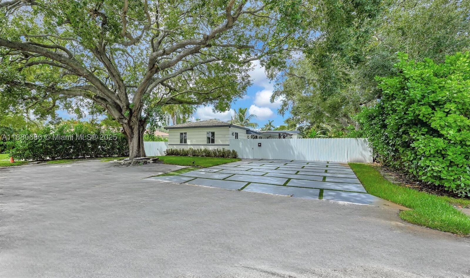 Property Photo: 11102 NE 9th Ct FL 33161