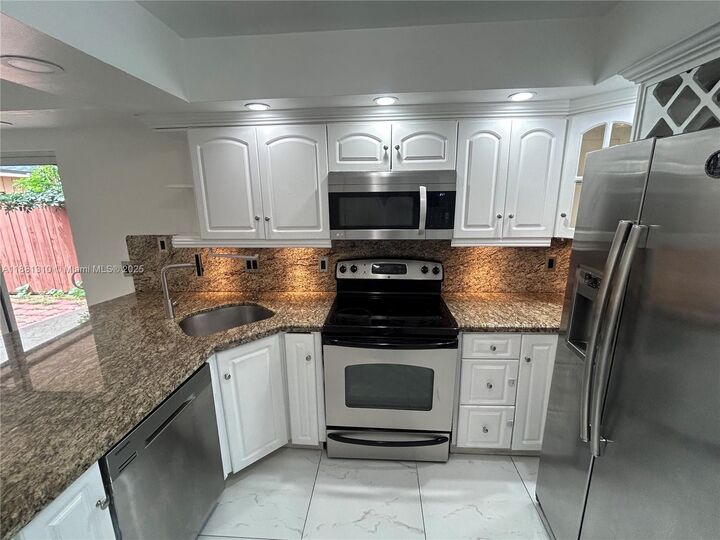 Property Photo: 8610 SW 156th Ct 115 FL 33193