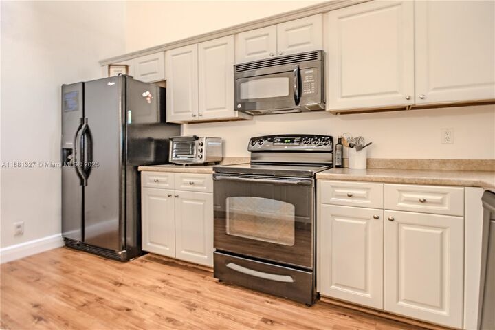 Property Photo:  7652 S Pinewalk Dr S 139  FL 33063 