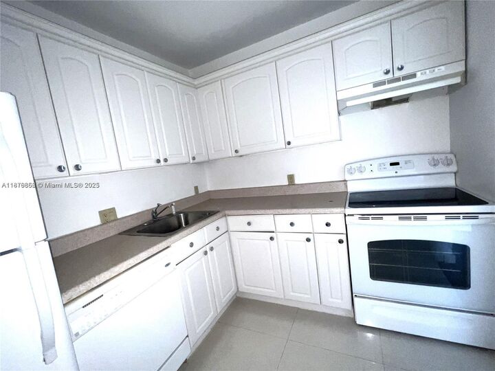 Property Photo:  3675 N Country Club Dr 507  FL 33180 