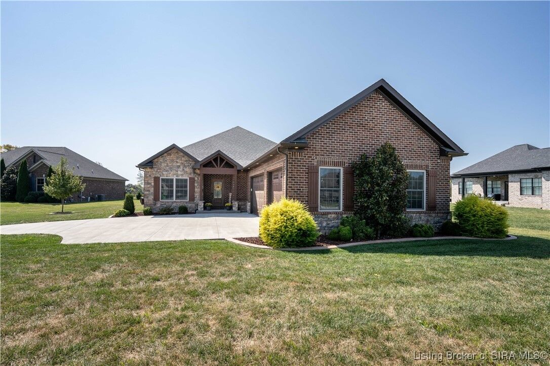 Property Photo: 1821 Medinah Way IN 47126