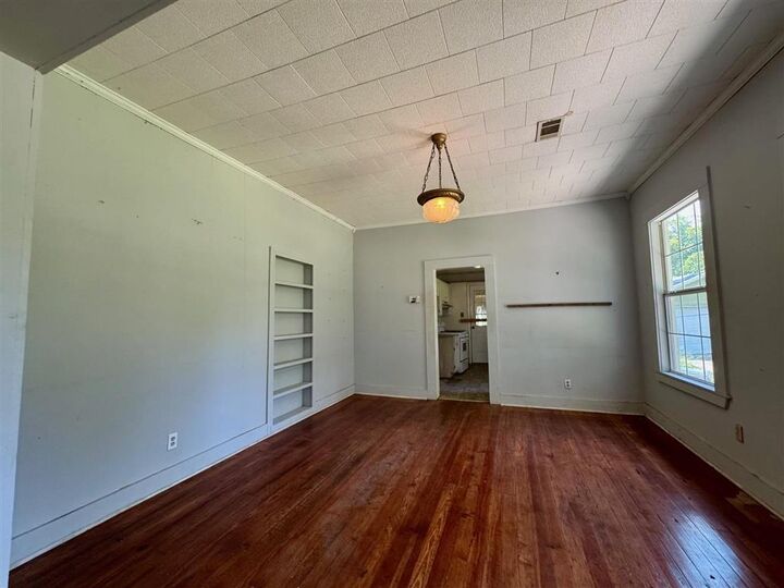 Property Photo: 117 S 7th Street S LA 70655