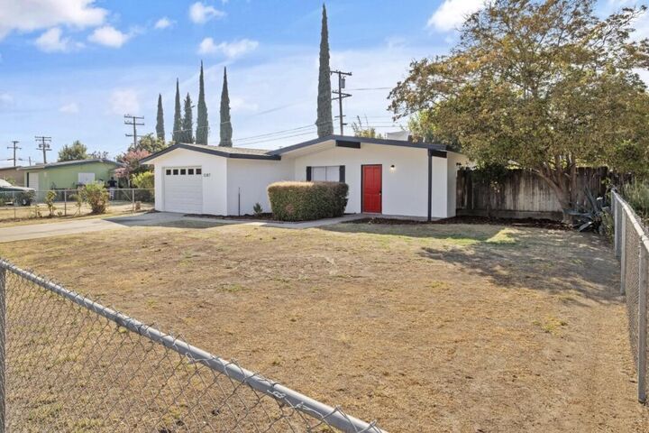 Property Photo: 1107 N Enos Street CA 93292