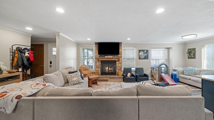 Property Photo: 1503 W 46th Ave WA 99337