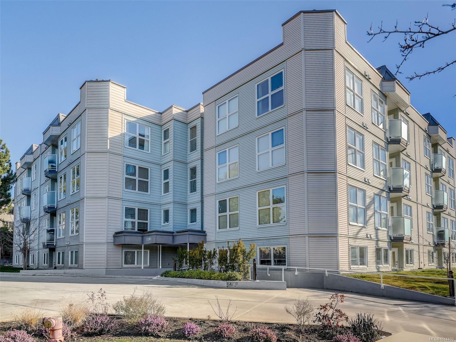 Property Photo:  1201 Hillside Ave 406  BC V8T 2B1 