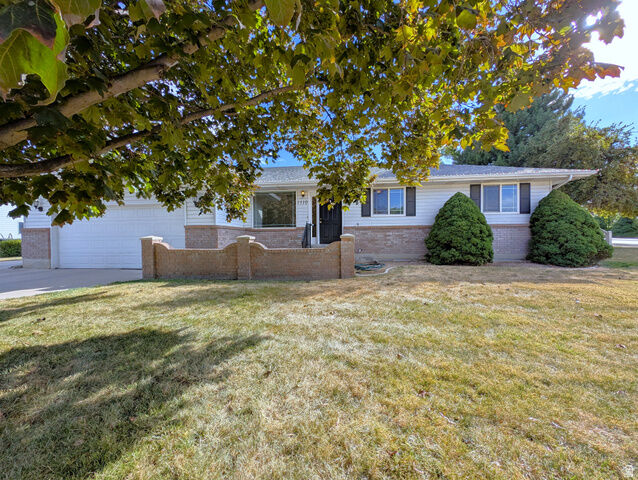 Property Photo: 1110 E 1025 S UT 84660