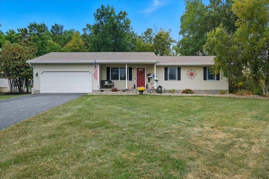 Property Photo:  928 Williamsburg Ct  OH 44805 