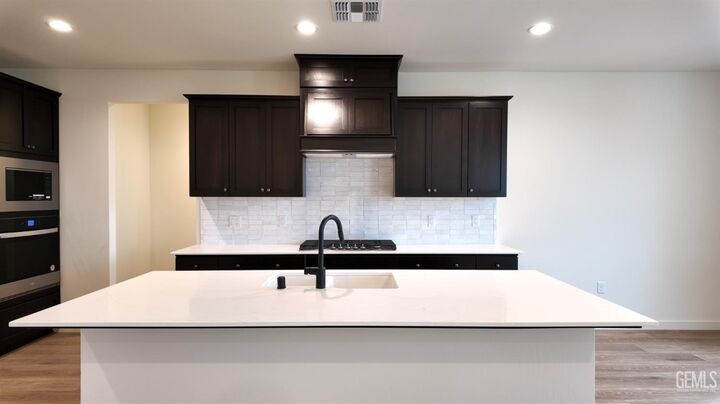 Property Photo: 12720 Graham Court CA 93311