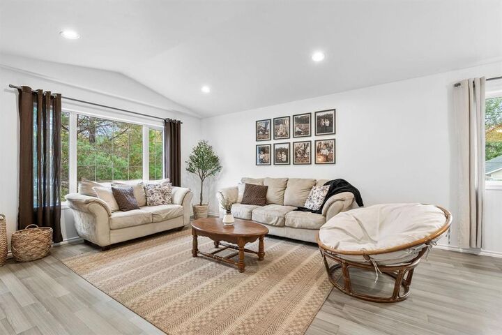 Property Photo: 252 Home Street MB R5G 0E5