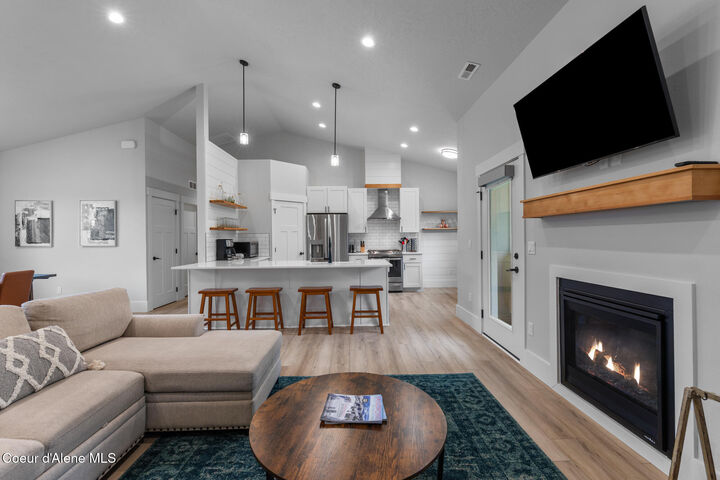 Property Photo: 117 Hanson Ct ID 83825