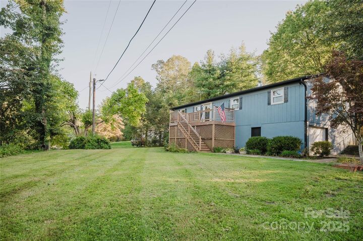 Property Photo: 20 Ridgeway Drive NC 28731