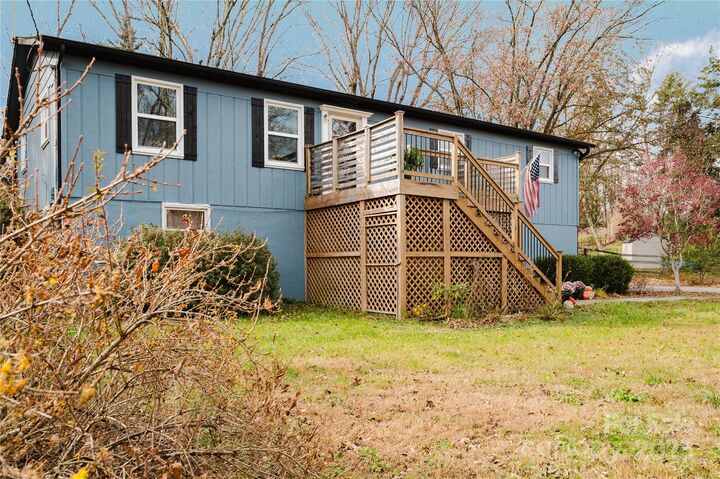 Property Photo: 20 Ridgeway Drive NC 28731