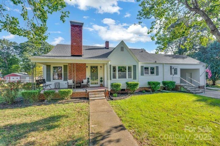 Property Photo:  121 Anderson Avenue  SC 29372 