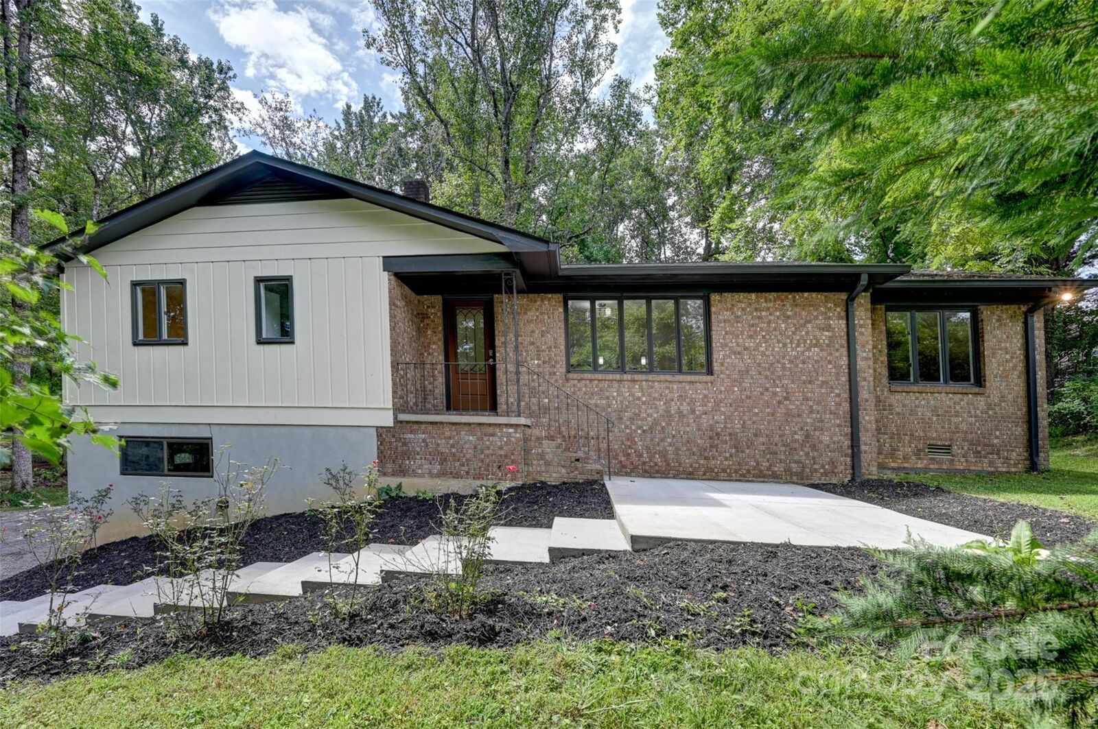 Property Photo: 621 Erkwood Drive NC 28739