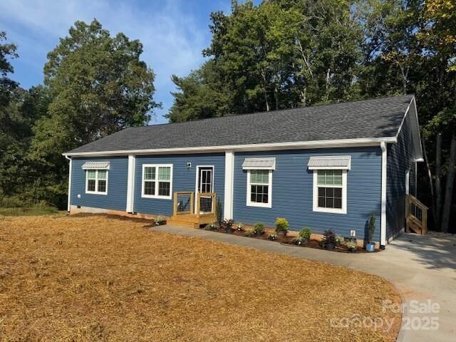 Property Photo: 110 Sharon Lane NC 28612