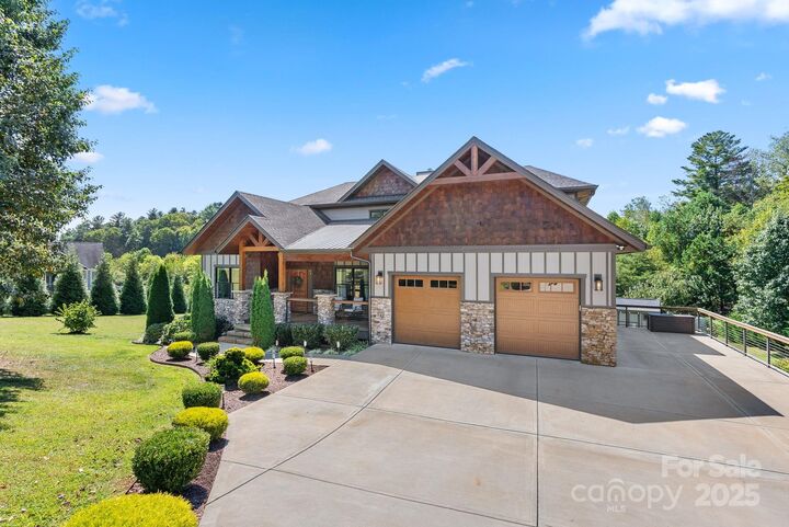 Property Photo:  27 Ridge Glen Lane  NC 28748 