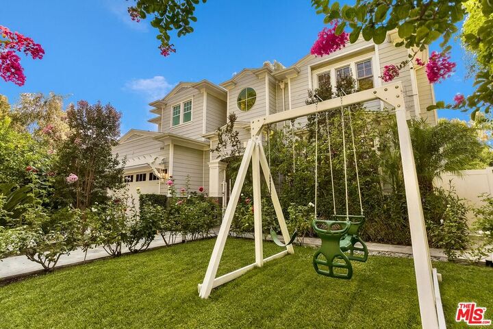 Property Photo:  4135 Dixie Canyon Ave  CA 91423 