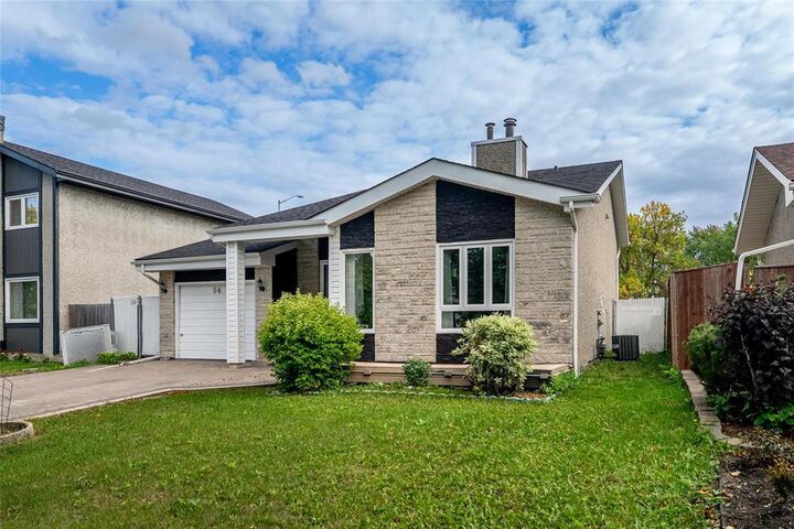 Property Photo:  94 Southwalk Bay  MB R2N 1M7 