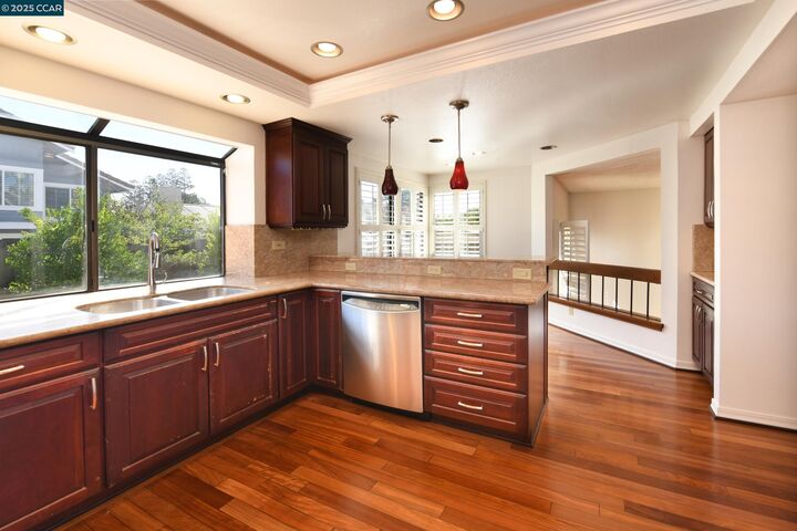 Property Photo: 319 Oak Glen Ct CA 94553