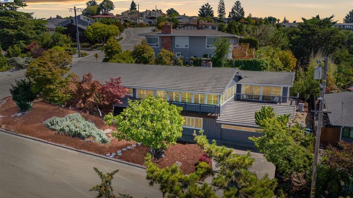 Property Photo:  26412 Chatham Ct  CA 94542 