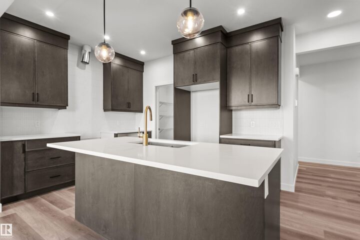 2124 Muckleplum Crescent SW  Edmonton AB T6X 3G9 photo