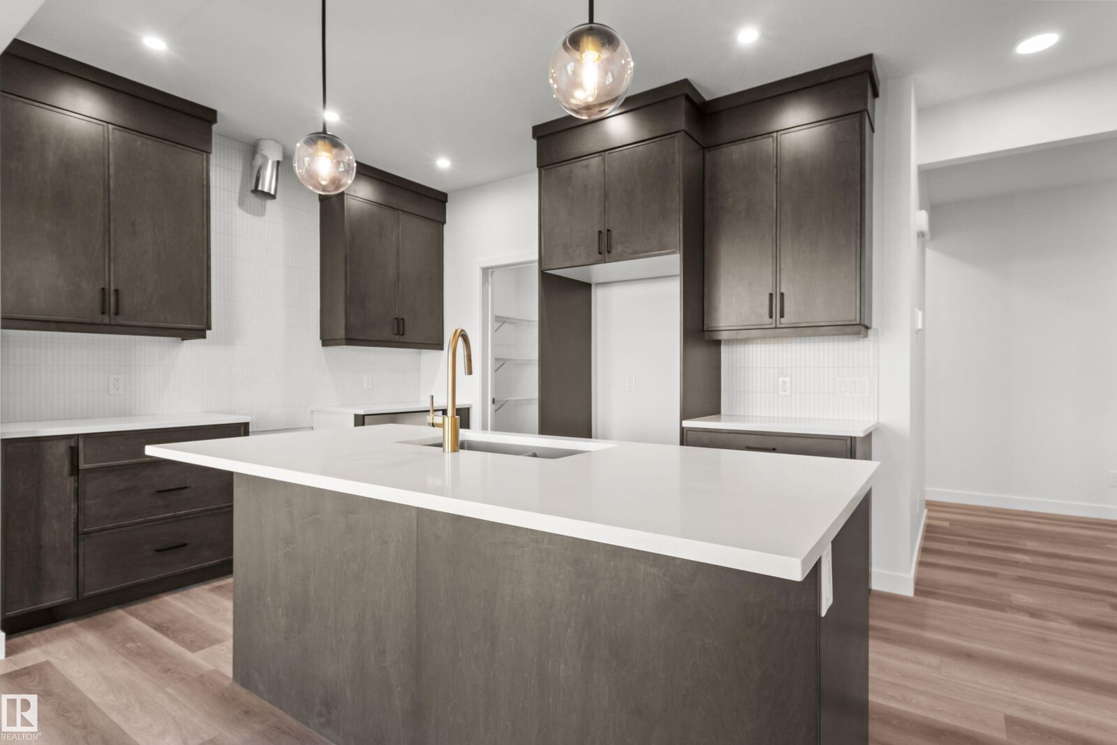 Property Photo:  2124 Muckleplum Crescent SW  AB T6X 3G9 