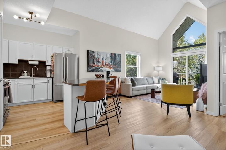 Property Photo: 9927 79 Avenue NW 309 AB T6E 1R3