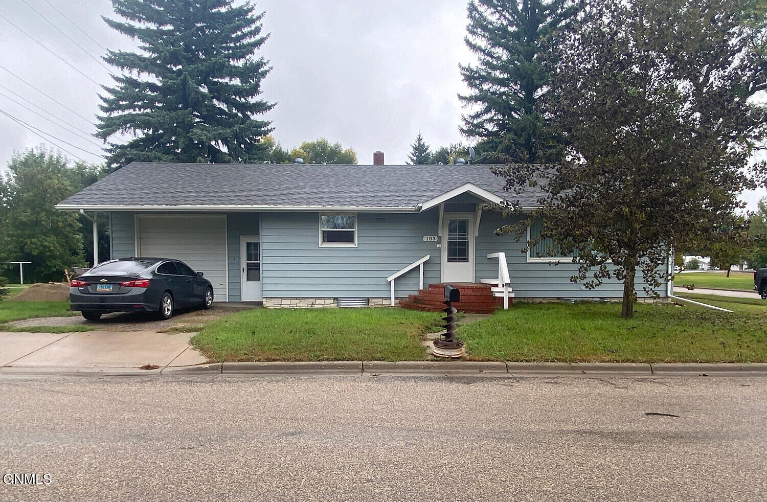 Property Photo:  103 1st Street NW  ND 58458 