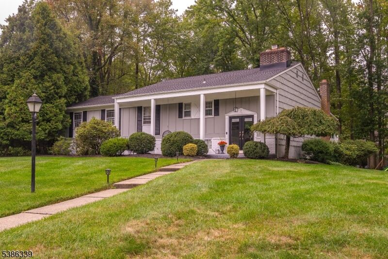 Property Photo:  4 Brandywine Ct  NJ 07076 