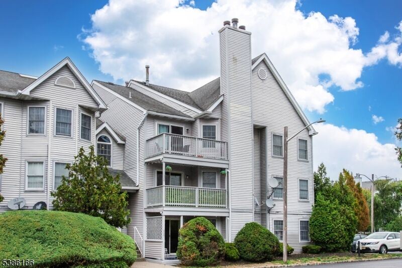Property Photo:  117 Quartz Ln 117  NJ 07501 