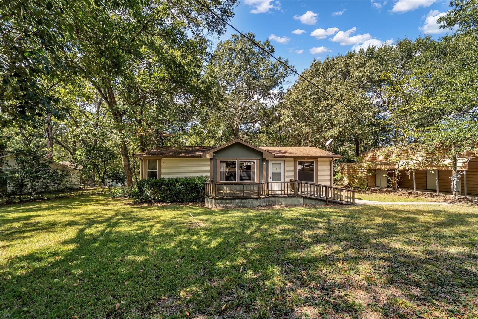 Property Photo: 621 Fm 1514 Road TX 77331