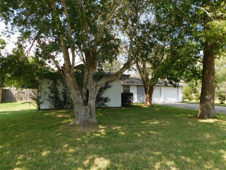 Property Photo: 5003 Apple Springs Drive TX 77584
