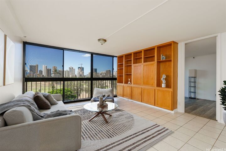 Property Photo: 2916 Date Street 6E HI 96816
