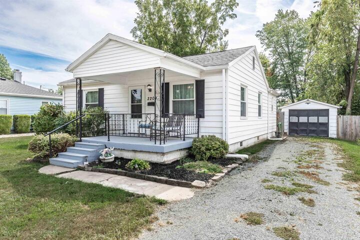 Property Photo:  2209 E Franklin Street  IN 47711 