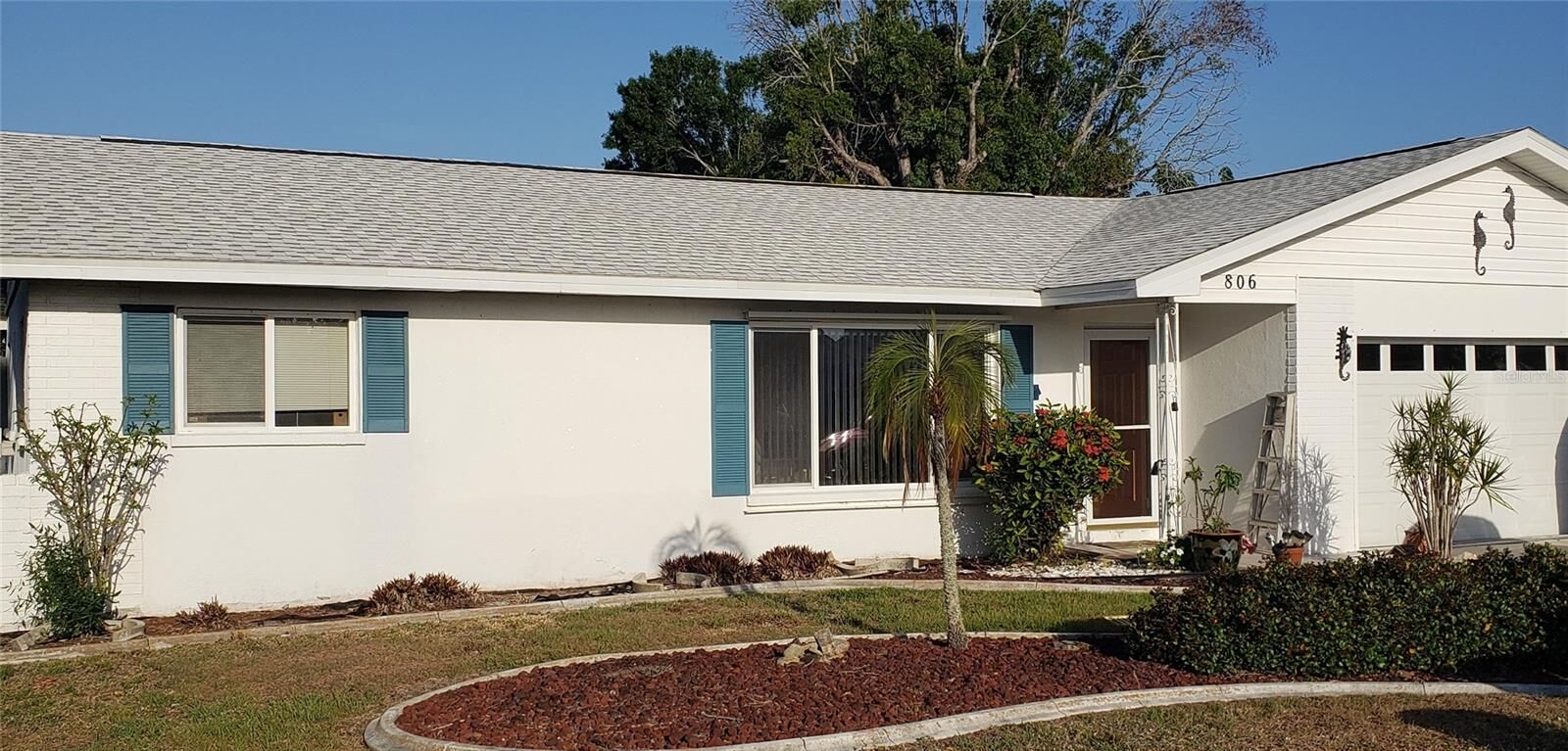 Property Photo: 806 Hickory Lane FL 34208