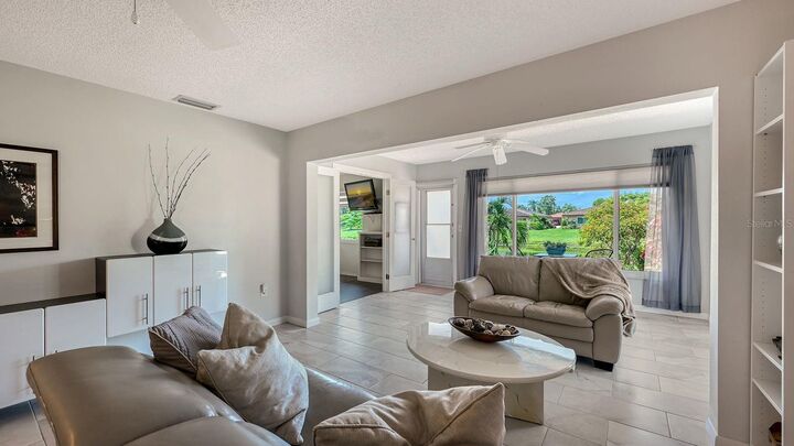Property Photo: 6424 Auburn Avenue FL 34207