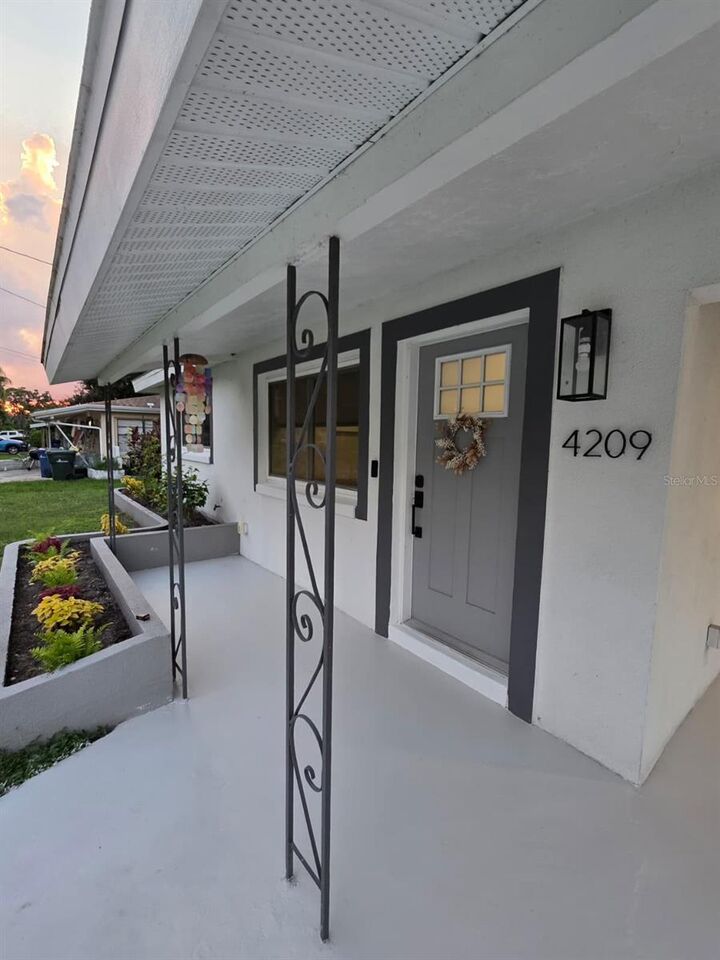 Property Photo: 4209 Larkin Street FL 34232