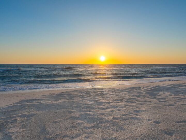 Property Photo:  2110 Casey Key Road  FL 34275 