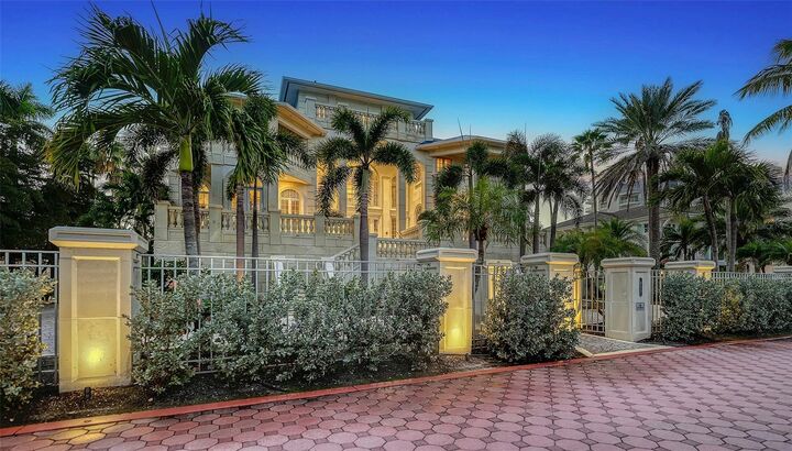 Property Photo: 865 Longboat Club Road FL 34228